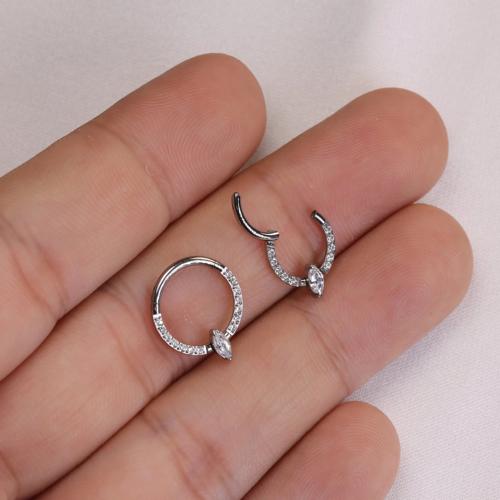 16G ASTM F136 Titanium Hinged Septum Hoop/ Titanium Septum Ring/ Hinged Daith Hoop/ Septum Clicker/ Septum Nose ring/ Daith Hoop 1.2*8/10mm Miss Vivi Jewelry